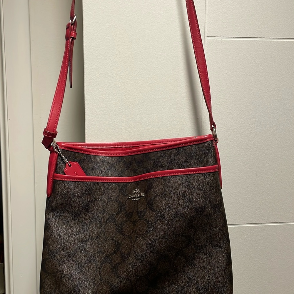 Beautiful crossbody coach bag is great condition no holes or flaws.